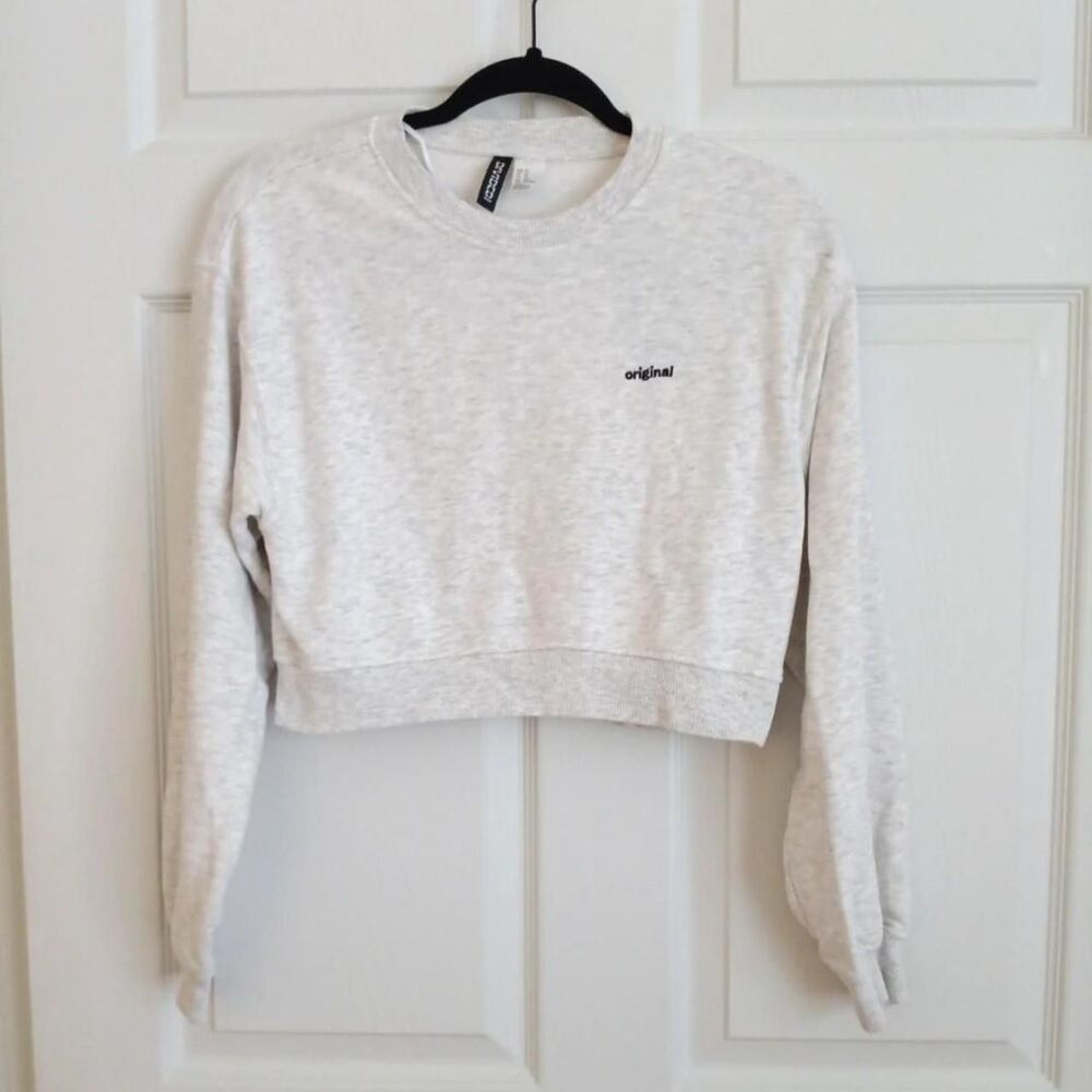 H&M Divided light heather gray cropped crewneck sweatshirt XS